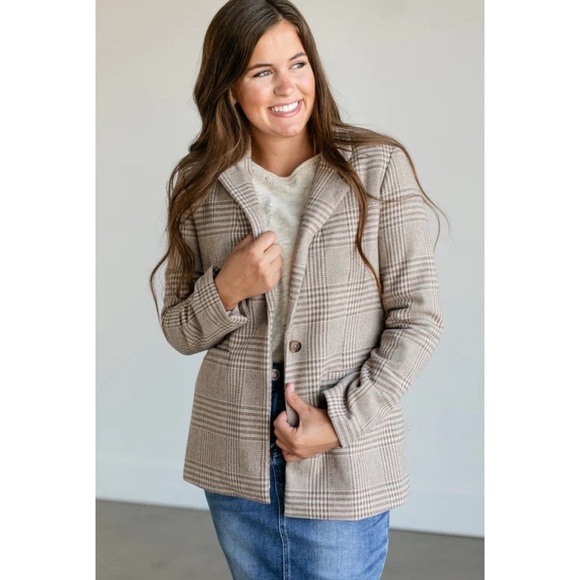 Z SUPPLY Anna Plaid Blazer in Milk Shake - Picture 3 of 16